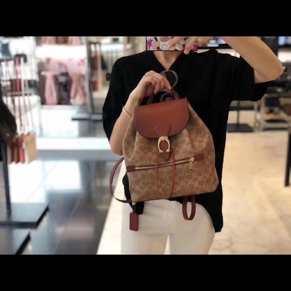 Backpack - Picture 4 of 7